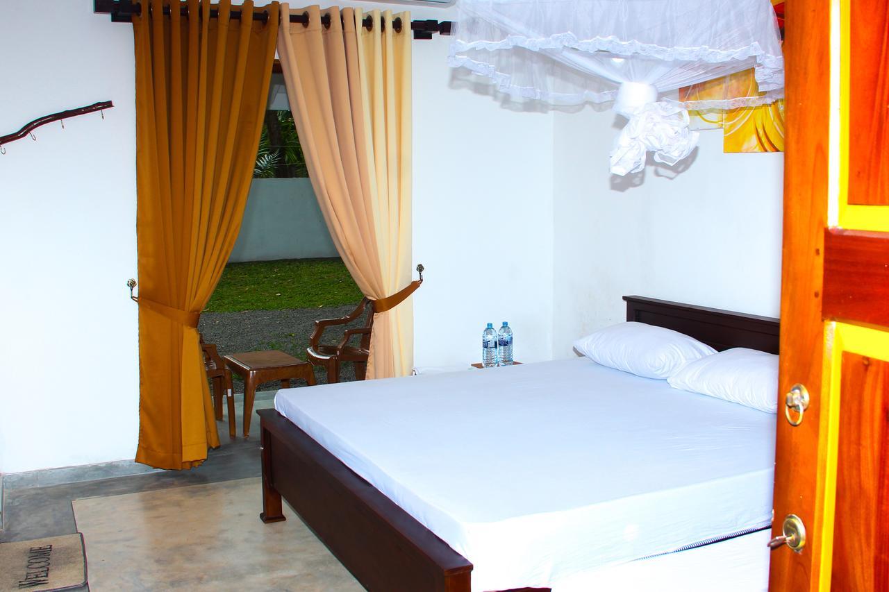 Villa Palm Breeze Polhena 外观 照片