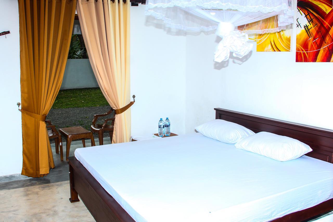 Villa Palm Breeze Polhena 外观 照片